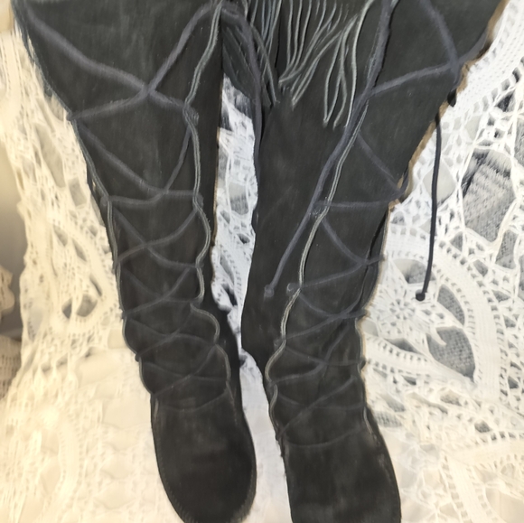 Minnetonka, Black Suede, Lace Up Front Knee High Boots, Fringe, Mens 9 - Picture 3 of 12